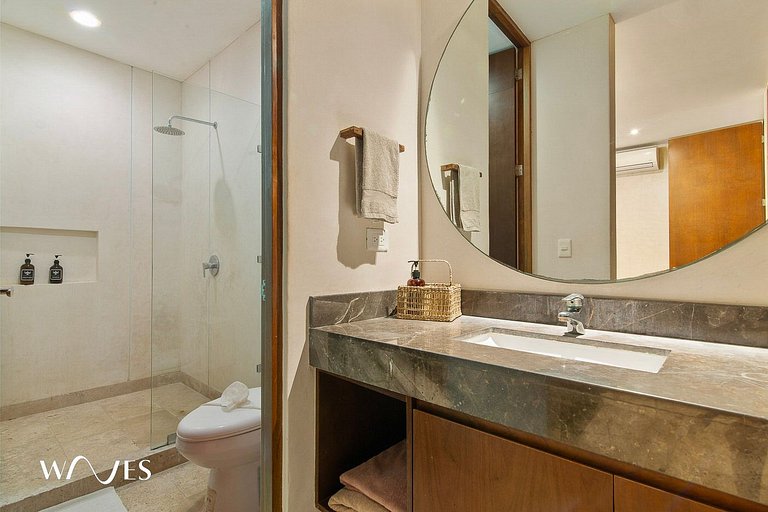 PH de 2 habitaciones con piscina privada en una comunidad ce