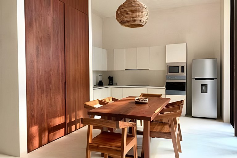 Encantador 2BR Planta Baja con Piscina Privada