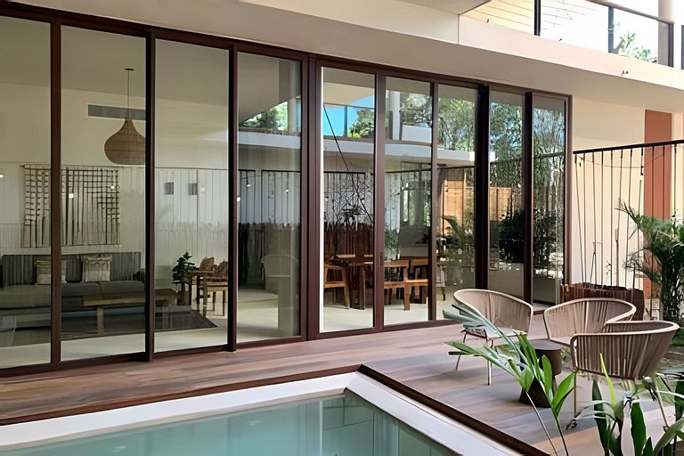 Encantador 2BR Planta Baja con Piscina Privada