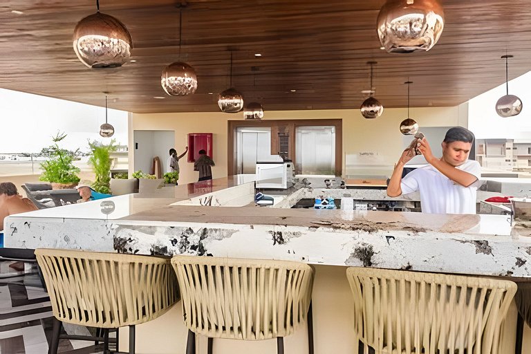 2 Br. with Rooftop Pool and Stunning Ocean View