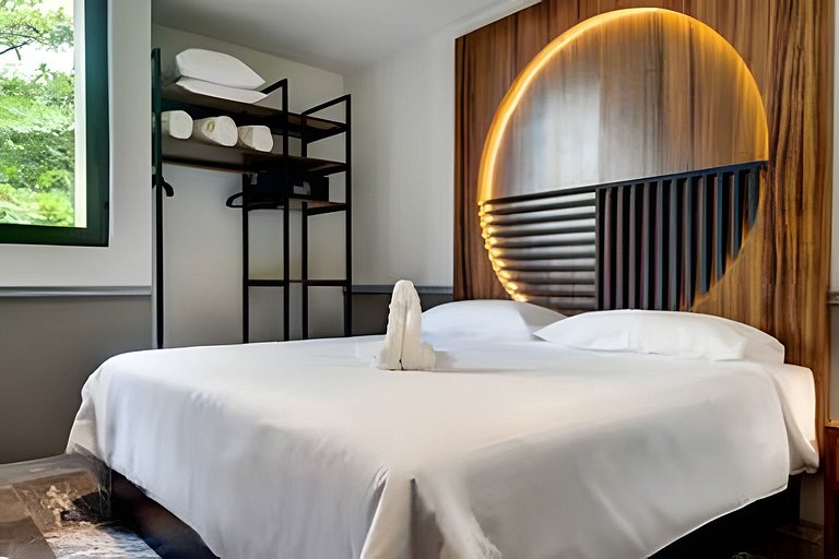 2 Br. with Rooftop Pool and Stunning Ocean View