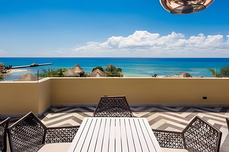2 Br. with Rooftop Pool and Stunning Ocean View