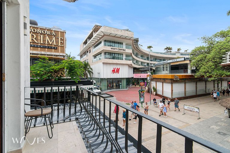 Prime 5th Ave Stay - 4BR with King Beds & City Vie