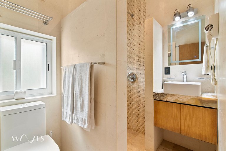 Prime 5th Ave Stay - 4BR with King Beds & City Vie