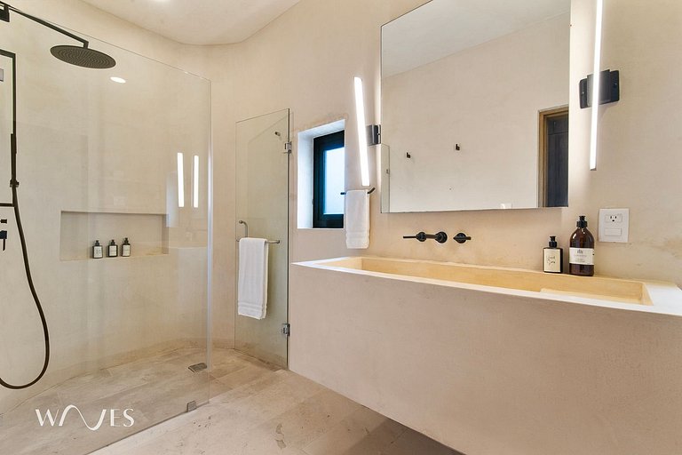 Prime 5th Ave Stay - 4BR with King Beds & City Vie