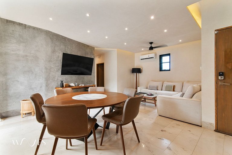 Prime 5th Ave Stay - 4BR with King Beds & City Vie