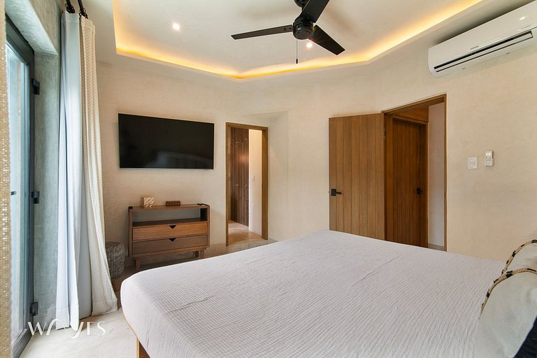 Prime 5th Ave Stay - 4BR with King Beds & City Vie