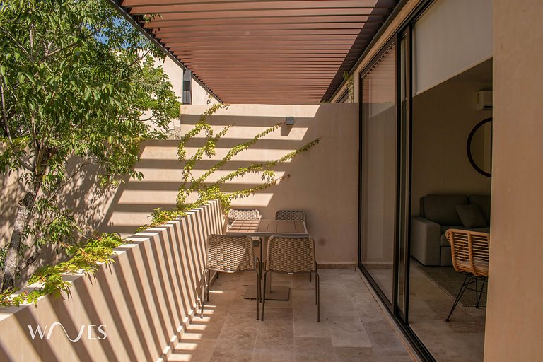 Spacious 2 Br. w/Private Pool and Stunning Views