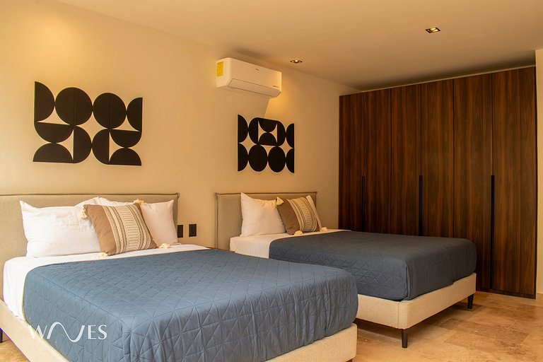 Spacious 2 Br. w/Private Pool and Stunning Views