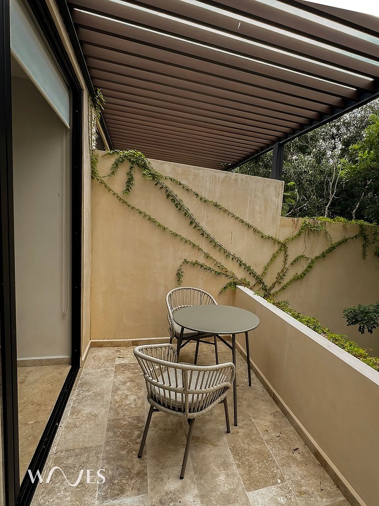 Spacious 2 Br. w/Private Pool and Stunning Views