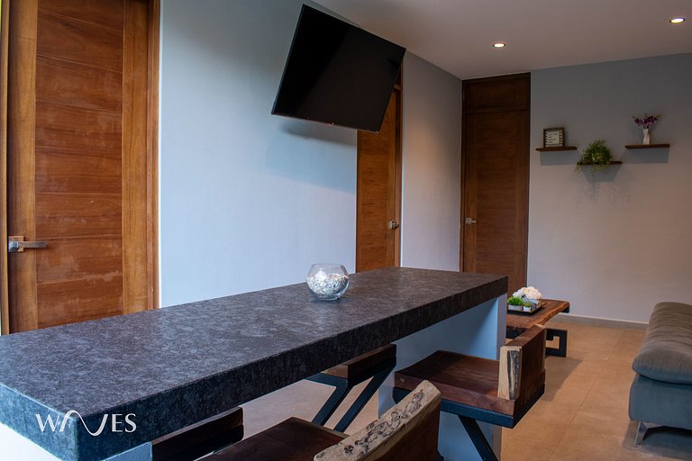 Great Located 2 Br. w/Sauna and Rooftop Pool