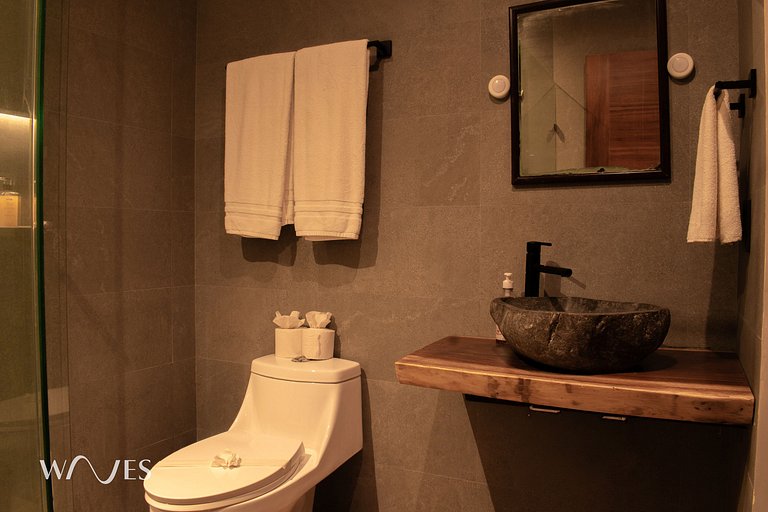 Great Located 2 Br. w/Sauna and Rooftop Pool