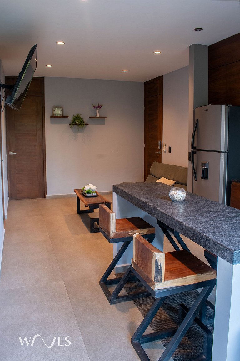 Great Located 2 Br. w/Sauna and Rooftop Pool