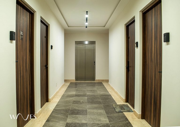 Great Located Spacious Studio w/Rooftop Pool