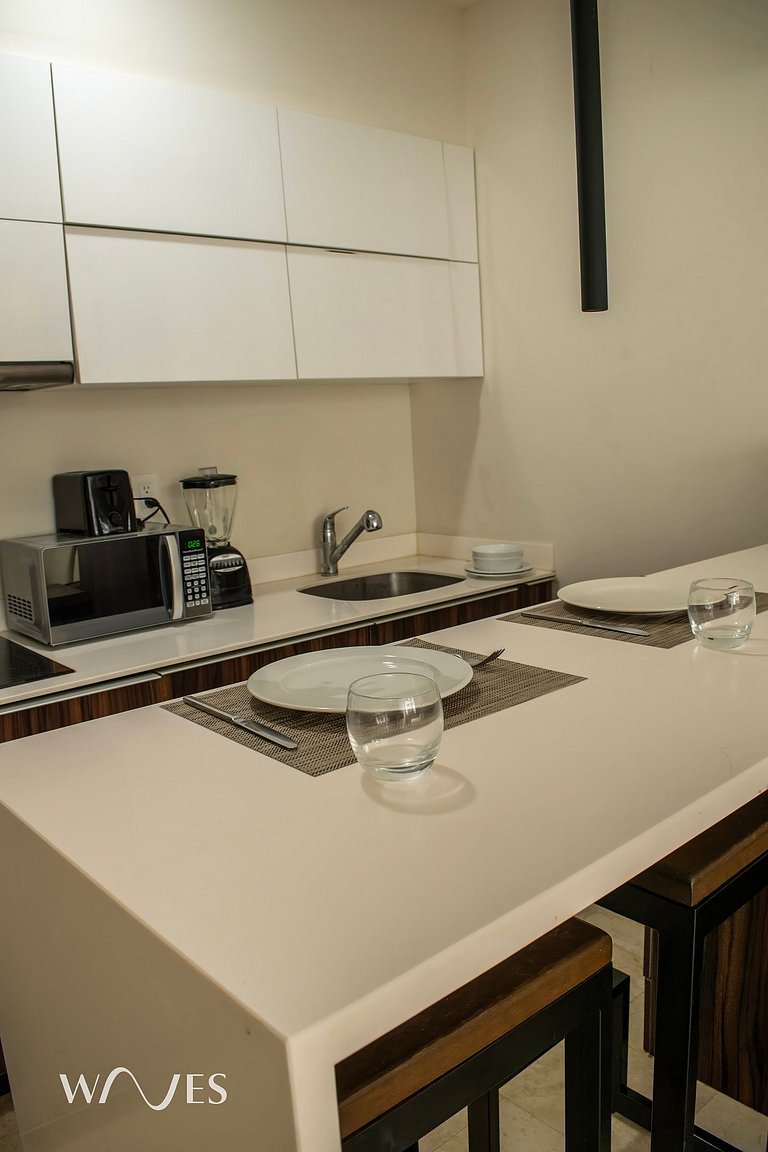 Great Located Spacious Studio w/Rooftop Pool