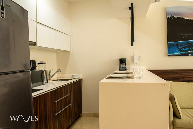 Great Located Spacious Studio w/Rooftop Pool