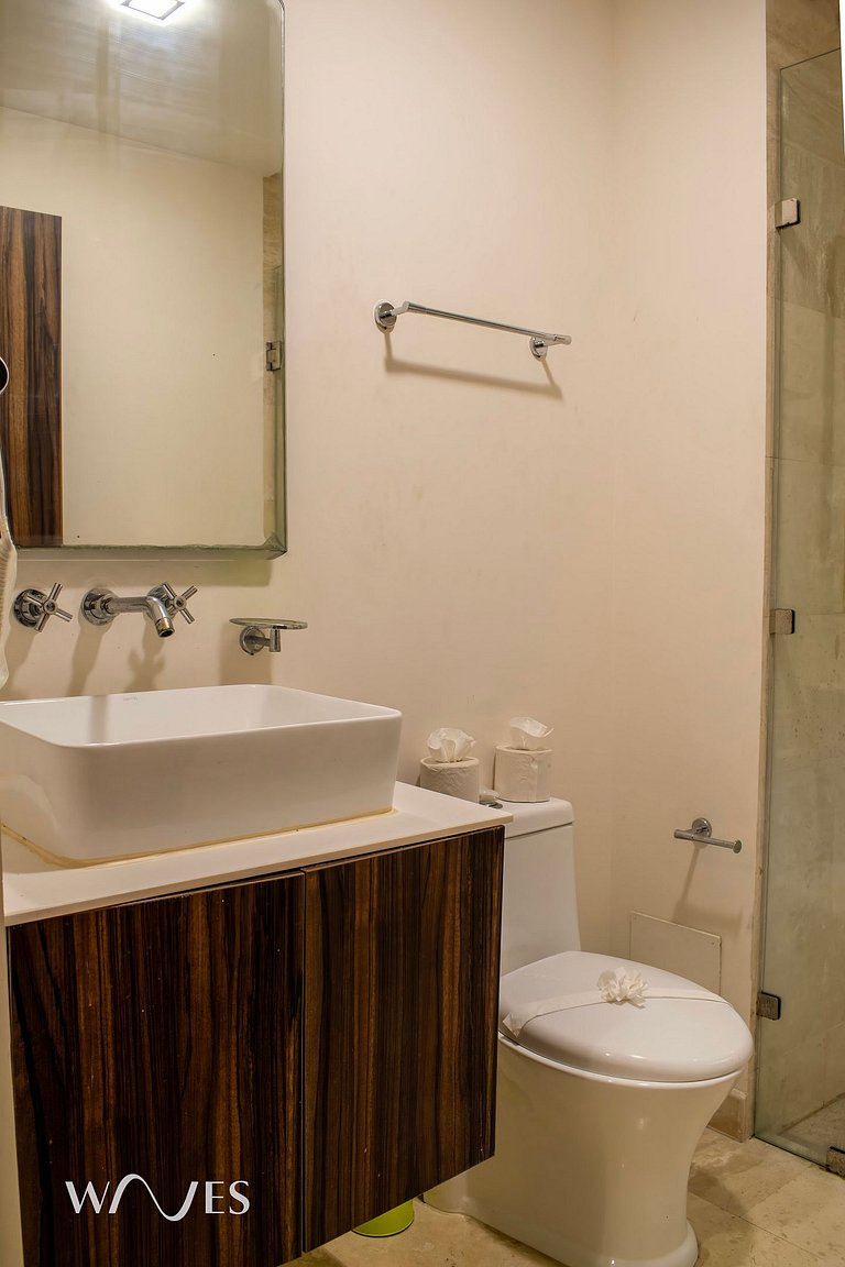 Great Located Spacious Studio w/Rooftop Pool