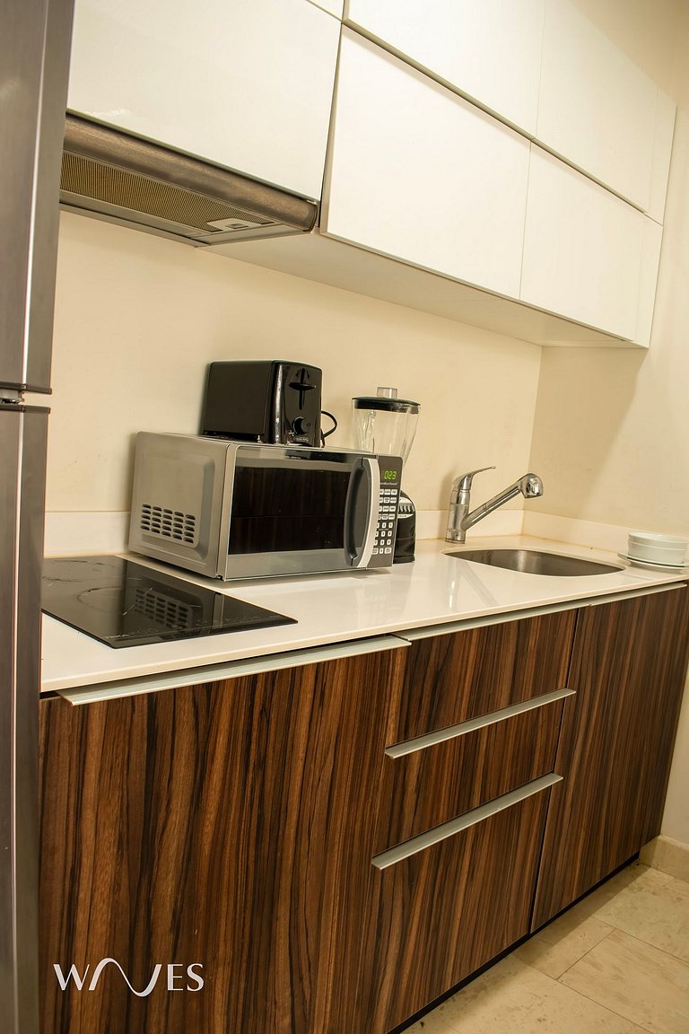 Great Located Spacious Studio w/Rooftop Pool