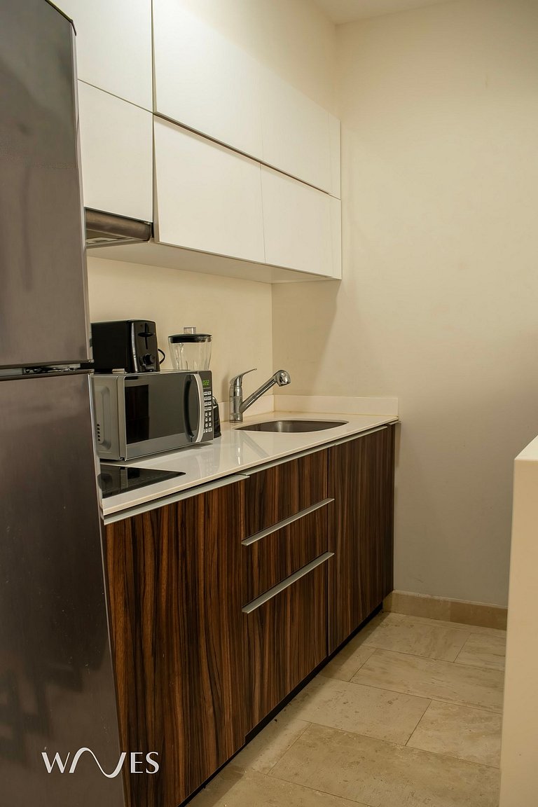 Great Located Spacious Studio w/Rooftop Pool