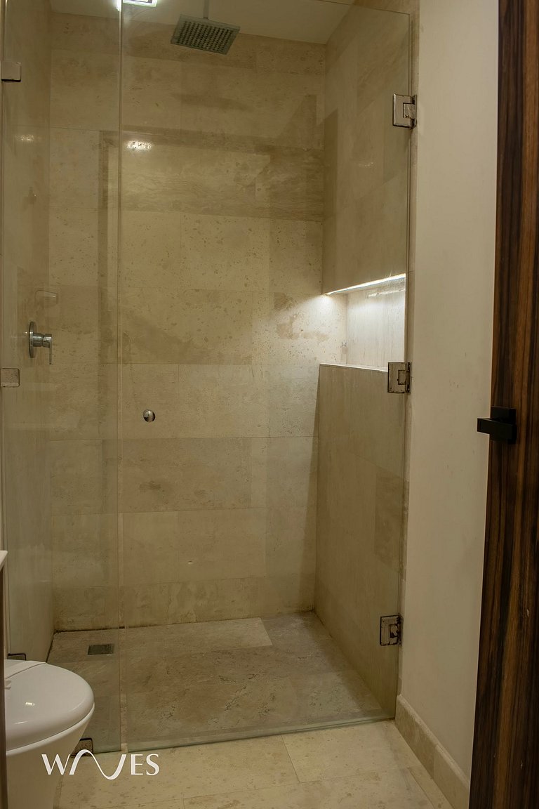 Great Located Spacious Studio w/Rooftop Pool