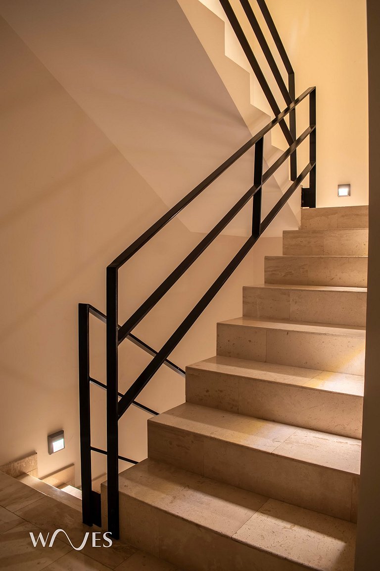 Estudio Moderno con Alberca y Gimnasio