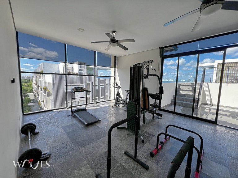 Estudio Moderno con Alberca y Gimnasio