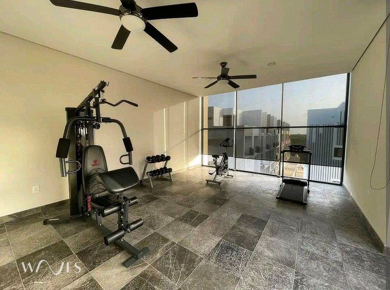 Estudio Moderno con Alberca y Gimnasio