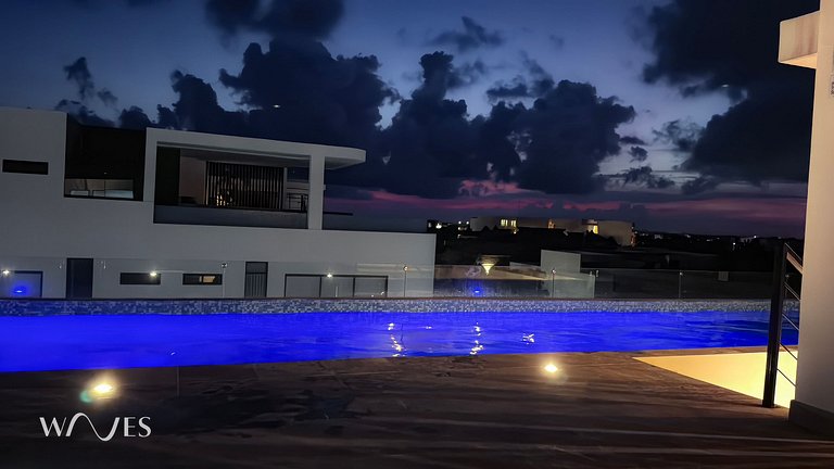 Estudio Moderno con Alberca y Gimnasio