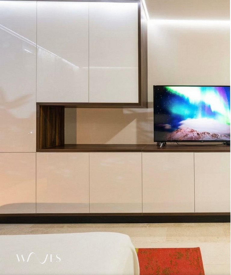 Estudio Moderno con Alberca y Gimnasio