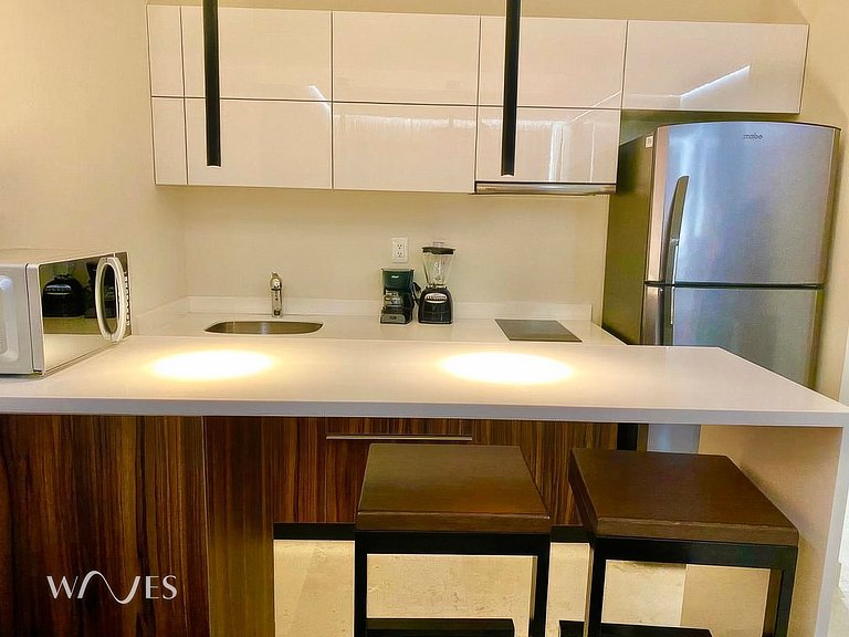 Estudio Moderno con Alberca y Gimnasio