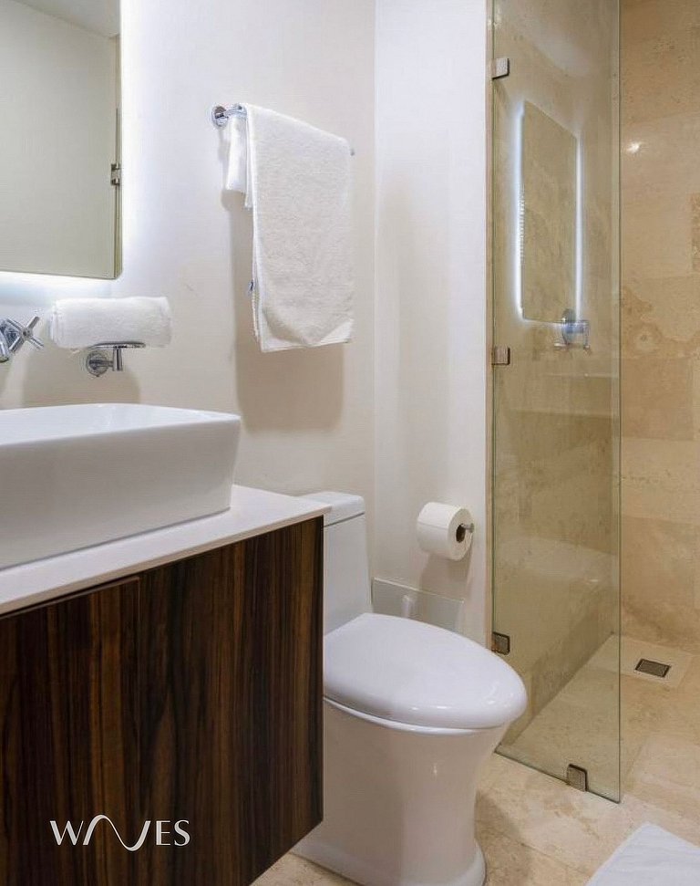 Estudio Moderno con Alberca y Gimnasio