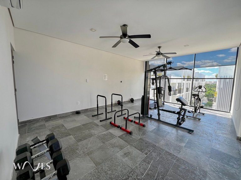 Great Located Spacious Studio w/Rooftop Pool