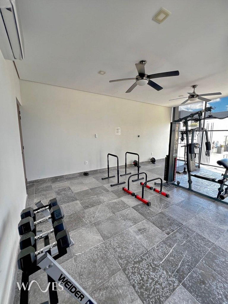 Great Located Spacious Studio w/Rooftop Pool