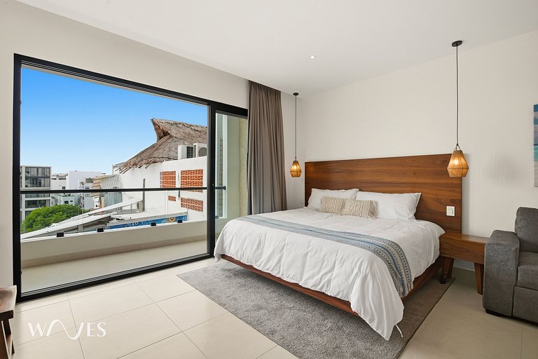 Spacious Loft Steps from the Beach