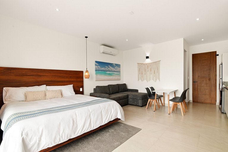 Spacious Loft Steps from the Beach