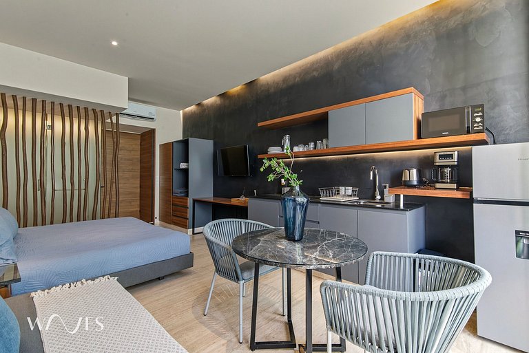 Modern Studio Rooftop w/Pool and Ocean View