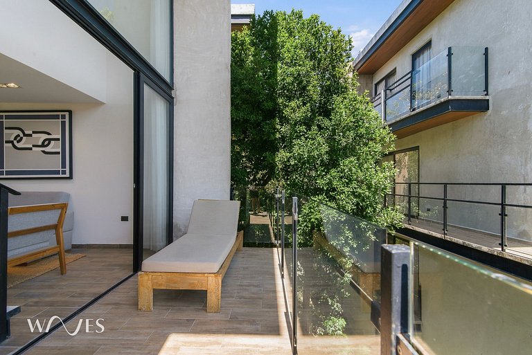 1 Br. Penthouse with Top Nature Views