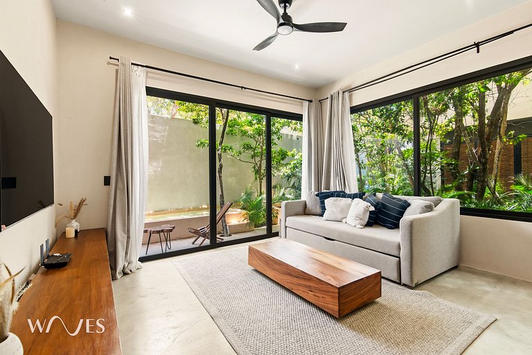Bright Chic-Style Apartment with Private Pool
