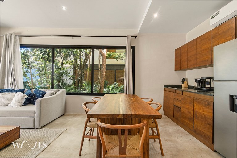 Bright Chic-Style Apartment with Private Pool