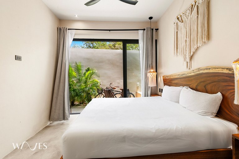Bright Chic-Style Apartment with Private Pool