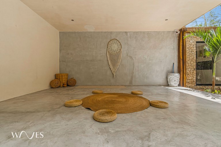 Loft minimalista: Espacio rodeado de naturaleza