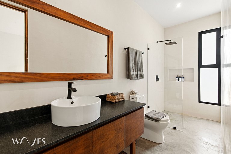 Loft minimalista: Espacio rodeado de naturaleza
