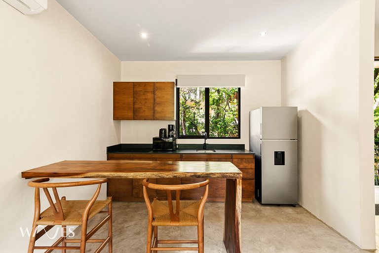 Loft minimalista: Espacio rodeado de naturaleza