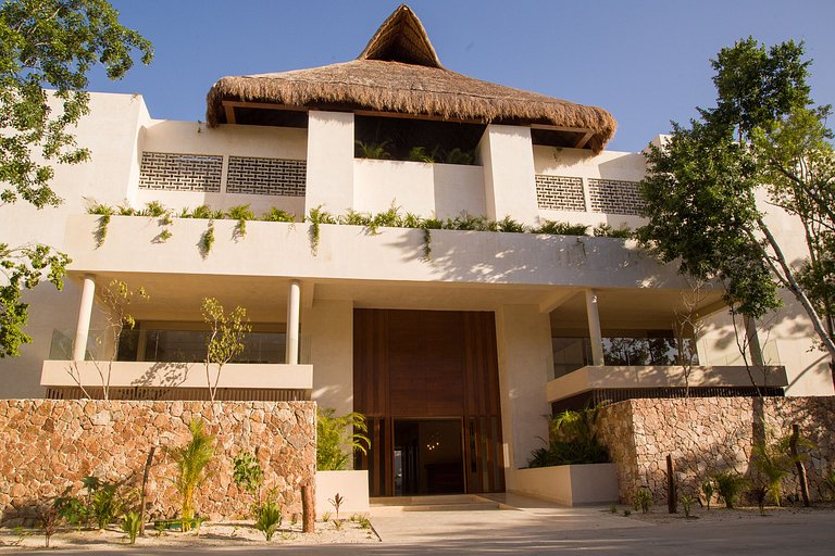 2BR | Rooftop w/ Infinity Pool + Jacuzzi + View